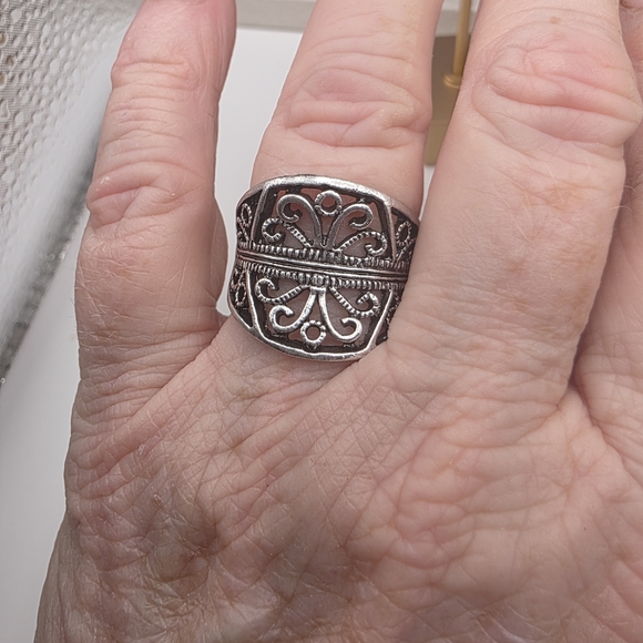 paparazzi Jewelry - Intricate Silver Ring (1195)